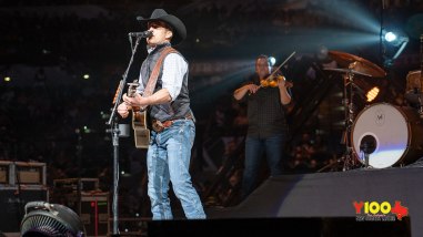 Aaron Watson live at the San Antonio Rodeo - February 9, 2020 (photos Johnnie Walker)